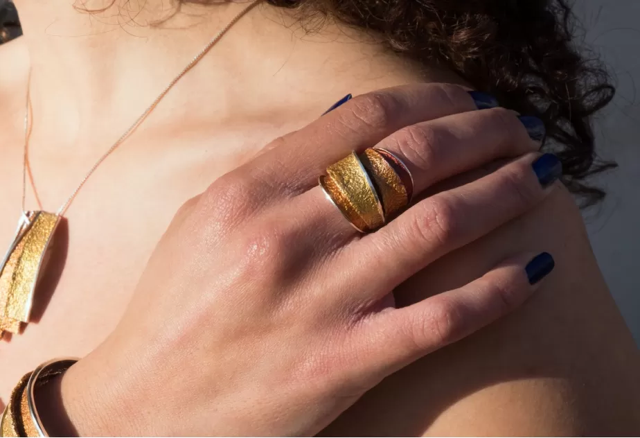 Big ochre Troia ring