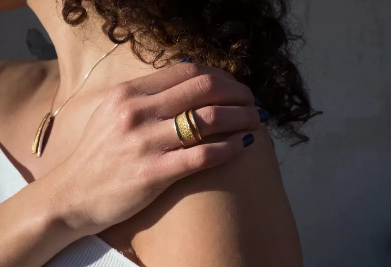Kleiner ockerfarbener Ring Troia