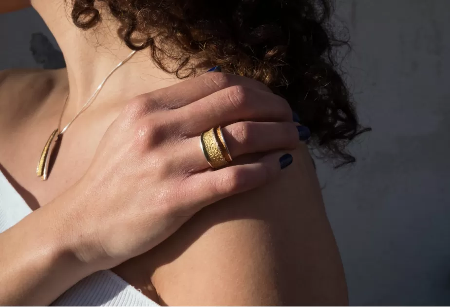 Kleiner ockerfarbener Ring Troia