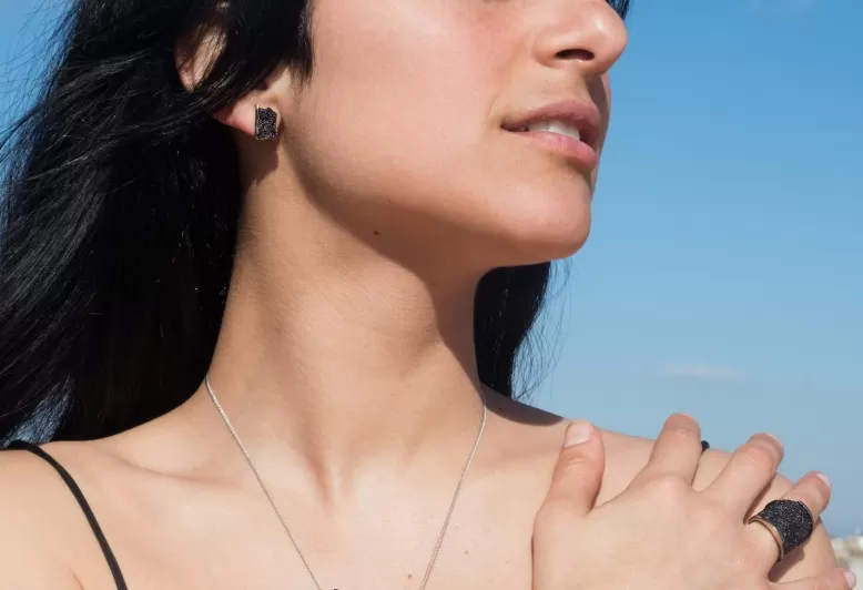 Pendientes Intenzza negro dorado pequeños