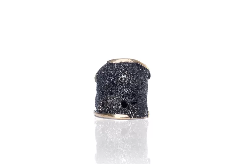 Großer GoldenBlack Ring Intenzza