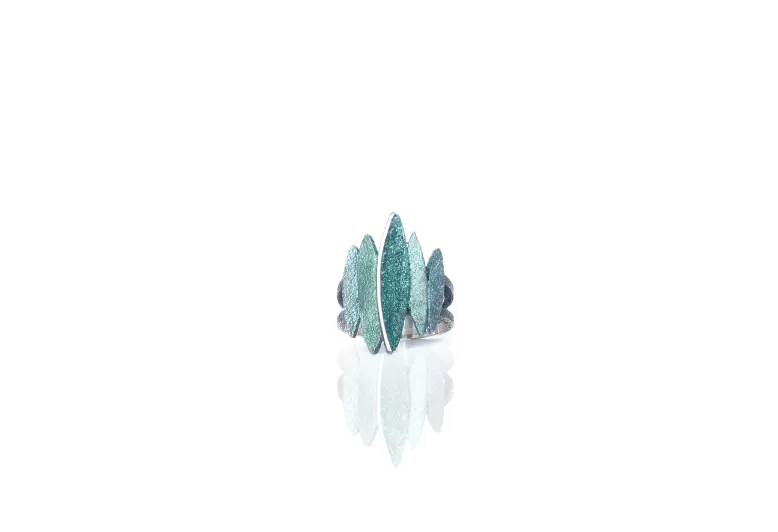 Anillo Lara verde, plata con pigmentos naturales